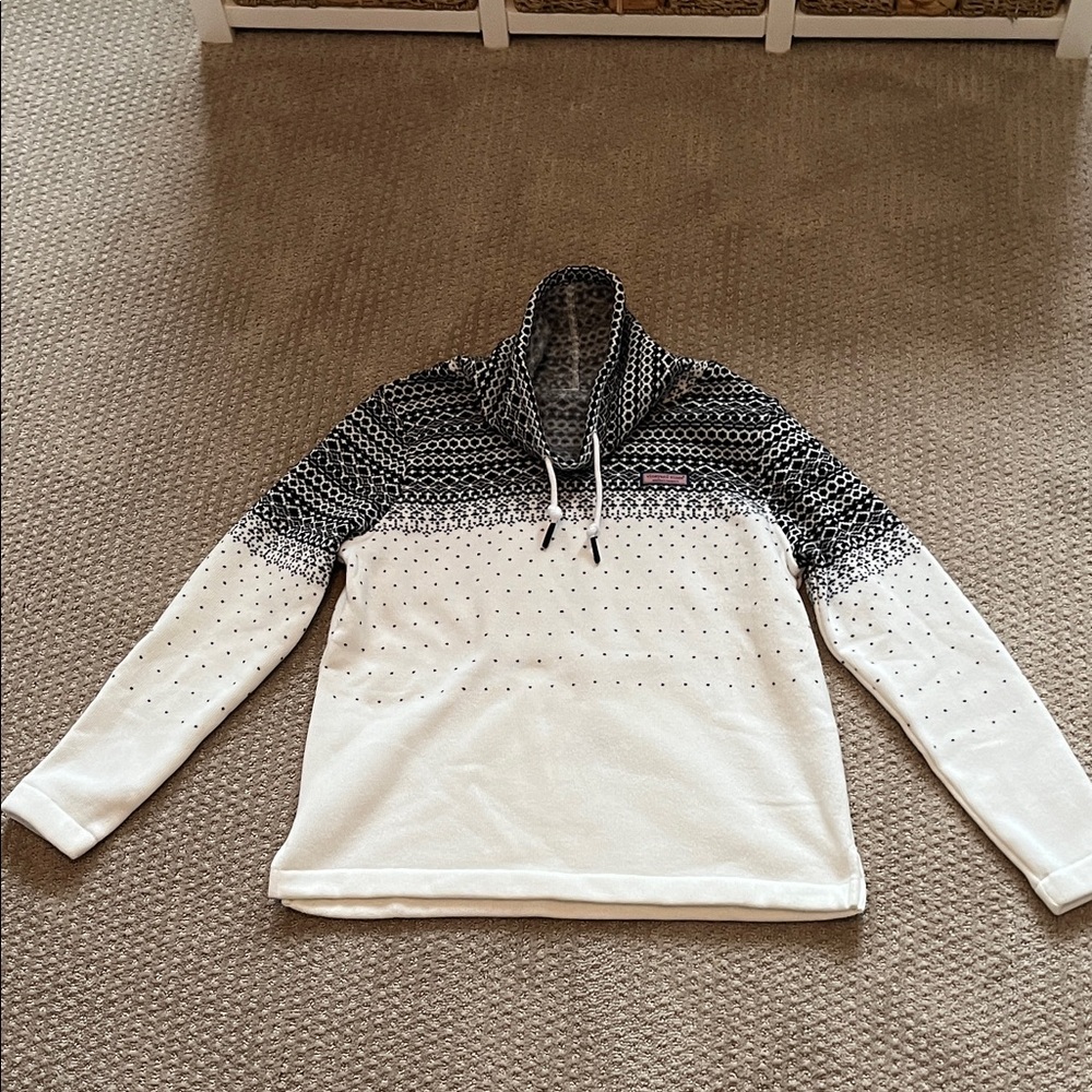 Vineyard vines sweatshirt